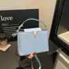 Bolso de mujer 2026 modelo nuevo, diseño de nicho, elegante y con estilo, bolso cuadrado pequeño, gran capacidad, adecuado para el trabajo y los desplazamientos, bolso de mano y bolso de hombro