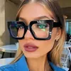 Moda Retro Moderno Europeo y Americano Gafas de Sol de Marco Cuadrado Grande para Mujer, Lentes de Alta Definición sin Graduación con Marco Degradado para Hombre, Elegantes y Versátiles para Ropa de Calle