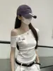 Estilo Garota Popular T-shirt de Manga Curta Bordada com Laço, Gola Assimétrica, Caimento nos Ombros para Mulheres, Verão, Design Plissado que Marca a Cintura, Top Curto
