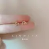Pendientes Flor de Concha Pendientes de Aguja de Plata 925 Diseño de Nicho Ins Pendientes Retro Elegantes Nuevo Lujo Juvenil Sensación de Alta Gama