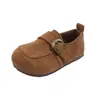 Sapatos pequenos de couro infantis, nova coleção outono 2026, sapatos casuais retrô estilo britânico para meninas, sapatos da moda estilo Birkenstock para bebês e crianças pequenas