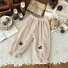 INS Inverno Dupla Camada Forrada com Fleece Toalha de Bebê Flor Bordada Veludo Cotelê Botões de Flor Calças Largas para Pés