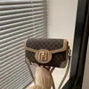 Bolsa Tote Retrô de Nicho para Mulheres 2025 Nova Tendência Bolsa de Ombro Transversal Versátil Estampada para o Dia a Dia Bolsa de Axila