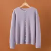 Novo Cardigan de Malha Gola Redonda em Lã Cashmere Fio Grão Dourado Outono/Inverno 2026 com Botões de Pérola, Suéter de Lã Escovada Manga Longa