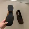 Sapatos Femininos de Camurça Marrom de Salto Médio de Alta Qualidade Estilo Francês 2026 Primavera e Outono Retro Trabalho Noturno Salto Bloco Sapatos de Vovó
