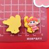 Lápiz Brillante de Dibujos Animados Vestido Cruzado Xiaoxin Kuikui Accesorios de Resina Adorno para el Cabello DIY Pasador Funda para Teléfono Móvil Joyería Imán para Refrigerador