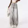 Jeans de tiro alto, cómodos y elegantes en color gris moca para mujer, perfectos para otoño. Estos pantalones de corte holgado y pierna ancha están diseñados para hacer que las figuras petite parezcan más altas y delgadas, y son lo suficientemente versátiles como para combinarse con muchos atuendos.