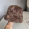 Sombrero de cubo de felpa de lana de cordero de moda coreana para mujer, de terciopelo de invierno, acolchado, cálido, combina con todo, sombrero para el frío