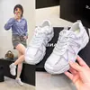 Zapatos de papá para mujer, nuevo modelo de verano 2026, versátiles, de suela blanda, ligeros, antideslizantes, de malla transpirable, casuales, deportivos