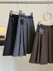 Falda plisada de lana gris estilo colegial para mujer, nuevo estilo otoño 2026, cintura alta, corte ajustado, anti-exposición, falda línea A