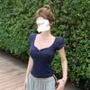Versátil Nuevo Camiseta de Escote Corazón de Melocotón Puro Deseo Hombro Recto Cuello en V para Mujer, Top de Moda Ajustado para Chicas Calientes