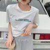 Versión coreana de la nueva máquina de cuidado corto holgada con letras expuestas camiseta de manga corta top para mujer primera generación de pelo