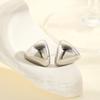 Pendientes geométricos brillantes de diseño de alta gama, joyería femenina, personalidad, pendientes sencillos y exquisitos con forma de corazón de melocotón, disponibles al por mayor.