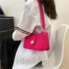 Bolso de axila para mujer 2024 nuevo de moda bolso cuadrado pequeño bolso de hombro de fieltro color liso estilo occidental simple bolso pequeño tipo baguette francesa
