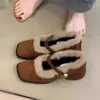 Zapatos de tacón grueso estilo retro Chanel para mujer 2026 nuevo invierno francés con correa de una hebilla Mary Janes de felpa