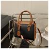 Bolso cuadrado pequeño portátil cruzado retro, la nueva tendencia popular para mujer de este año 2025, diseño casual, moda simple para el hombro