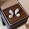 Brincos de Prata de Lei S999 com Pino, Pérola Curva Fosca para Mulheres, Toque de Alto Padrão, Brincos de Moda de Luxo Leve, Novos Acessórios de Brincos para o Verão de 2026