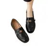 Mocassins de camélia com sola macia para mulheres, estilo slip-on, novo modelo outono 2026, estilo britânico, versátil, antiderrapante, sapatos baixos de couro