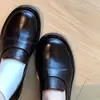 Zapatos de cuero para mujer estilo británico retro 2026 nuevo modelo mocasines slip-on con tacones gruesos, punta redonda, suela gruesa, zapatos casuales