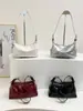 Bolsas para Mulheres 2026 Novo Estilo Europeu e Americano Retrô Bolsa de Axila Design de Nicho Bolsa de Ombro Fashion Punk Hot Girl Bolsa de Motocicleta