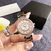 Nuevo Modelo de Reloj de Mujer Dorado Incrustado con Diamantes con Diseño Digital de Moda, Correa de Acero, Movimiento de Cuarzo, Esfera Digital Totalmente Diamantada, Suministro Directo del Fabricante