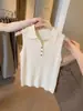 Atuendo Estilo Old Money: Chaleco de Punto de Verano para Mujer con Cuello Polo en Color Lino, Top sin Mangas de Alta Gama y Exquisitamente Hermoso