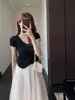 Camiseta Feminina Elegante com Manga Flare e Decote V Francês, Caimento Solto, Ajuste na Cintura, Emagrecedora, Manga Curta, Novo Modelo Verão 2026 H052321