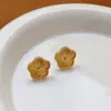 Exquisitos Pendientes de Flor de Cinco Hojas de Moda de Nicho Lote Flor Chapados en Oro de 18 Quilates Pendientes de Acero de Titanio Pendientes de Pétalo para Mujer Collar Ins
