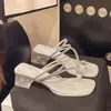 Sandalias Versátiles Estilo Francés Estilo Hada Suave con Pedrería para Combinar con Vestidos, Nuevo Modelo Verano 2025 Chanclas Deslizables para Mujer
