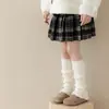 Zapatos y calcetines para niñas, con diseño de lazo y volantes, engrosados para abrigar en otoño e invierno, con estampado de rosas retro, adecuados para niños y bebés