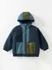 Chaqueta con Capucha Gruesa de Bloques de Color Elegante para Niños, Nueva de Invierno 2026, Chaqueta para Exteriores, Abrigo de Algodón Cálido para Niños de Talla Mediana a Grande