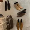 Botas de Cano Curto e Médio Estilo Novo Outono 2026 Salto Grosso Bico Quadrado Retrô Zíper nas Costas Plissadas em Cores Preto, Café e Damasco