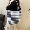 Bolso de mano informal de lona a rayas de doble cara, estilo perezoso, de gran capacidad, 2025