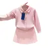 Conjunto de Punto Dulce Rosa Otoño para Niñas 2026 Nuevo Estilo Estilo Escolar Suéter de Punto Trenzado Falda Plisada para Bebé Niña Moderna