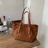 Bolso de mano simple y retro de ante para mujer, nueva colección 2026, bolso de hombro de gran capacidad para el trabajo, con un diseño de tote relajado y elegante