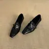 Mocassins retrô de bico quadrado e salto grosso para mulheres, nova coleção outono 2026, sapatilhas estilosas de calçar com detalhes de fivela