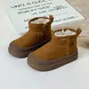 Botas de Nieve para Niños 2026 Estilo Invierno Felpa Adicional Engrosadas Calientes Botas Cortas de Algodón para Niños y Niñas Superficie de Cuero Impermeables Zapatos Grandes de Algodón