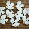 Gravata borboleta de desenho animado, andorinha, elementos de bolinhas coloridas, botões de formato irregular, acessórios feitos à mão DIY, decoração de broche, botões para suéteres e camisas