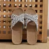 Sandalias y pantuflas de lino para el hogar, suela gruesa, transpirables, de verano, para hombres y mujeres, para interiores, antideslizantes, antiolores, venta al por mayor
