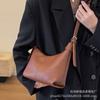 Bolsa pequena da moda retrô para mulheres 2023 nova bolsa mensageiro simples da moda outono e inverno nicho textura estilo ocidental bolsa de ombro