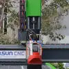 Máquina de corte automática de cambio de herramienta de accionamiento directo para corte, taladrado y procesamiento de materiales de muebles de panel y puertas de gabinetes, máquina de corte CNC para carpintería