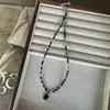 Nuevo Collar de Cuentas de Cristal con Diseño de Nicho Colorido Moda Cadena de Collar de Alta Calidad Collar Cuadrado de Lujo Ligero Collar con Colgante para Mujer
