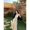Vestido de alcinha com babados de bolinhas brancas para mulheres, muito bonito, início da primavera, cintura marcada, modelador, vestido justo ao corpo