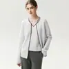 Design estilo francês, pequeno top de malha V de cashmere, conjunto feminino de duas peças com acabamento contrastante, um top único e versátil com elegância chique e discreta