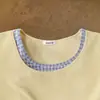 Camiseta de Manga Larga a Cuadros Patchwork Estilo Coreano con Cuello en U para Mujer, Nueva Dulce y Picante Ajustada Adelgazante para Principios de Primavera 2026
