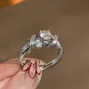 Anel Trançado Cruzado de Zircônia Estilo Vintage Popular do Xiaohongshu para Mulheres, Novo Anel Aberto Simples Versátil Ajustável