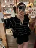 Suéter de tricô listrado color block estilo coreano para mulheres, primavera e outono, estilo old money, top de manga longa com gola polo de modelagem solta