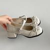 Bombas Brancas Retrô Francesas de Salto Grosso para Aumento de Altura Femininas Verão 2025 Novo Estilo com Saia Sapatos Mary Jane Versáteis