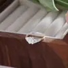 Novo Anel Padrão Retrô Estilo Chinês, Moderno e Versátil, Design de Personalidade de Nicho, Anel de Flor de Luxo Leve de Alta Qualidade
