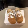 Chinelos Birkenstock femininos de sola grossa para aumentar a altura, novo estilo vintage de verão 2026, fáceis de combinar, chinelos Birkenstock fechados, de calçar